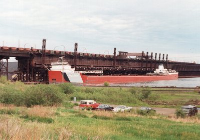 D.M. &amp; I.R. shiploader, Duluth. 6/19/90.