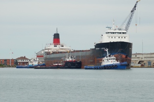 Gordon C. Leitch being removed from PWDD with tugs LaPrairie, Ecosse &amp; Omni- Richelieu