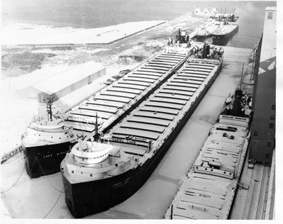 Prescott Elevators 1962758.jpg (215.16 KiB) Viewed 23589 times Prescott Elevators north slip 1962. Lake Winnipeg, Carol Lake, Laketon, Vandoc, 3 halco diesel canallers, Douglass Hougton, Farrandoc, Capt C D Secord