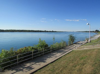 2016-08-06a South View.jpg (110.03 KiB) Viewed 1768 times Standing on the Marysville River Walk and looking south toward St. Clair.