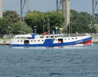 2016-09-08i Finished fishing.jpg (111.09 KiB) Viewed 1415 times This colorful fishing boat was coming off Lake Huron.