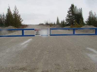 2017-04-15b.jpg (154.7 KiB) Viewed 2385 times I'm part of the public and its daylight, so what's the problem? There are mountains of dirt piled up to obstruct any possibility of a good view.