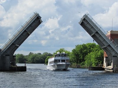 2017-06-17j Lady Michigan.jpg (164.01 KiB) Viewed 2425 times Through the open bridge, down the channel, and out onto Lake Huron to visit the underwater shipwreck preserve.