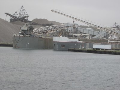 2017-08-18a Kami & Defiance.jpg (135.94 KiB) Viewed 5868 times Kaministiqua (north dock) and tug/barge Defiance/Ashtabula, loading at the Calcite south dock. Look at all those lines and angles!