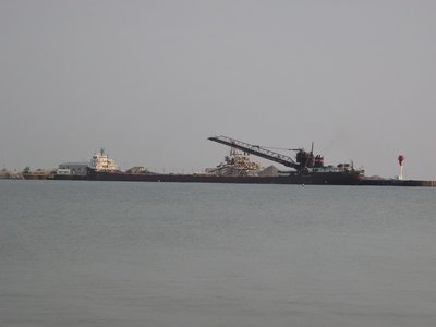 Finished with the loading process, Kaye E Barker's boom is slowly lowered into place.