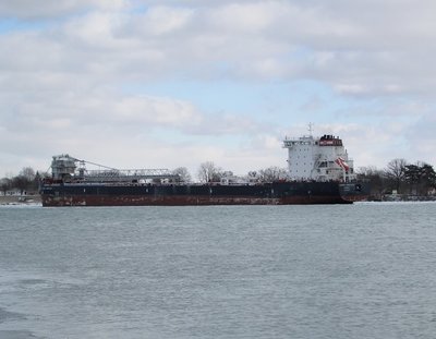 Algoma Innovator creeping into the Sarnia/Corunna Shell Dock.
