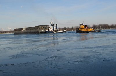 Cameras were clicking as the Risley and tugs made their way up river.