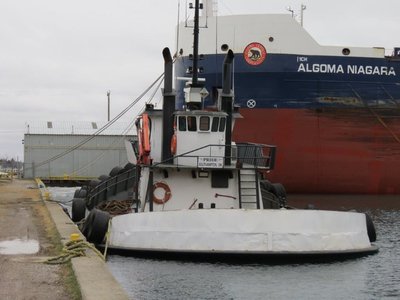 Tug Pride and Algoma Niagara.