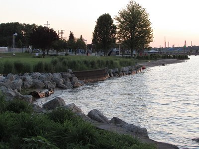 Follow the right edge of this photo from the upper beach to the bottom. That should all be beach.