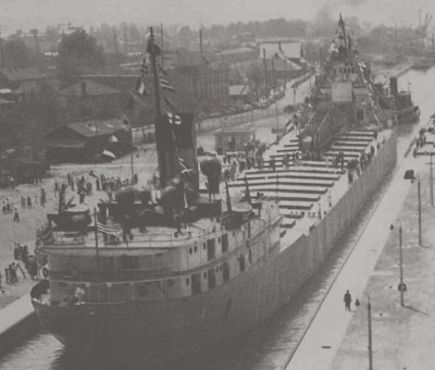 Bradley Macarthur 1943.jpg