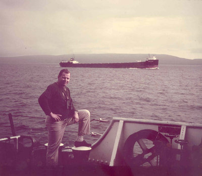 Deck Hand on Wilson & Joseph S. Wood Off Portage Entry.jpg (134.7 KiB) Viewed 4004 times Deckhand Dick Metz looking at the Joseph S. Wood passing the Keweenaw