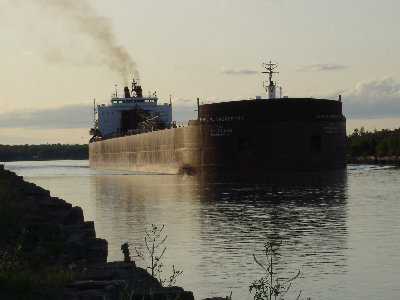DSC00158.JPG (587.97 KiB) Viewed 4311 times Paul R. Tregurtha at the rock cut.