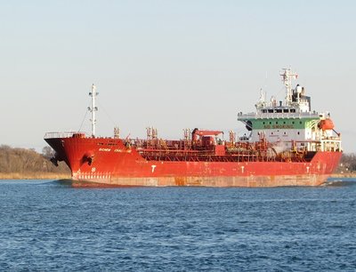 Sichem Challenge approaching the Sarnia fuel dock.