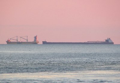 2016-05-08 At anchor.jpg (94.54 KiB) Viewed 1844 times Sunrise found Happy Ranger and Mesabi Miner in the Lake Huron Anchorage.
