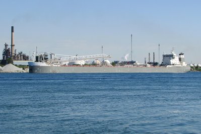 Manitoulin getting into position at the Sarnia aggregates dock.